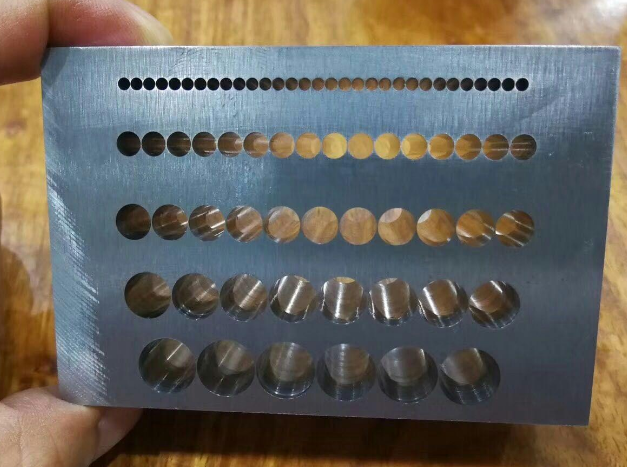 基于枪钻的超深孔直线度误差分析与试验研究